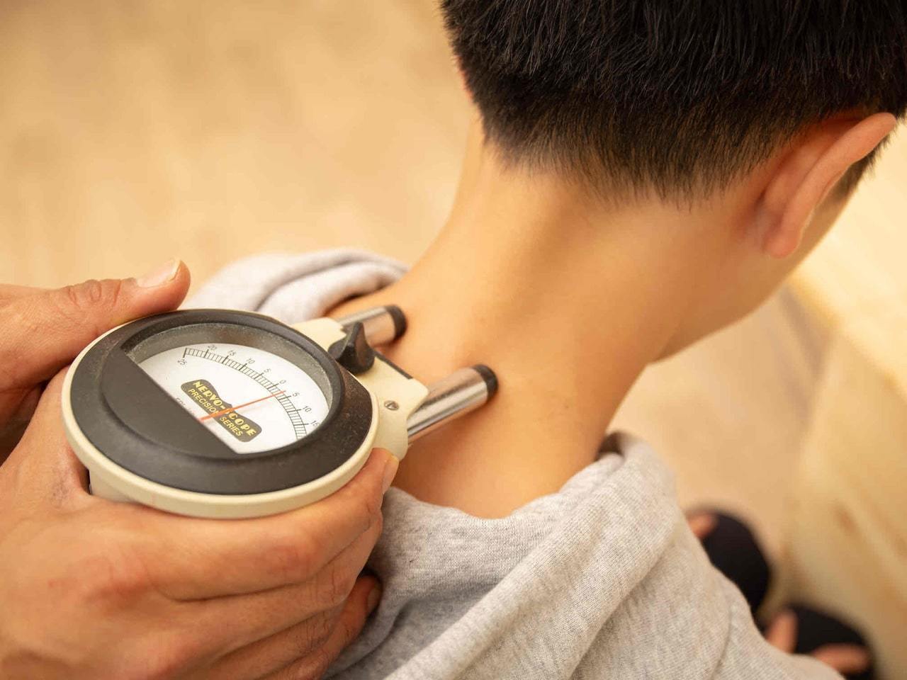 姿勢測定と矯正で根本改善　上福岡駅近のみつばち美容整骨院